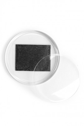 15. Akrylová magnetka na chladničku (priemer 5,4 cm)